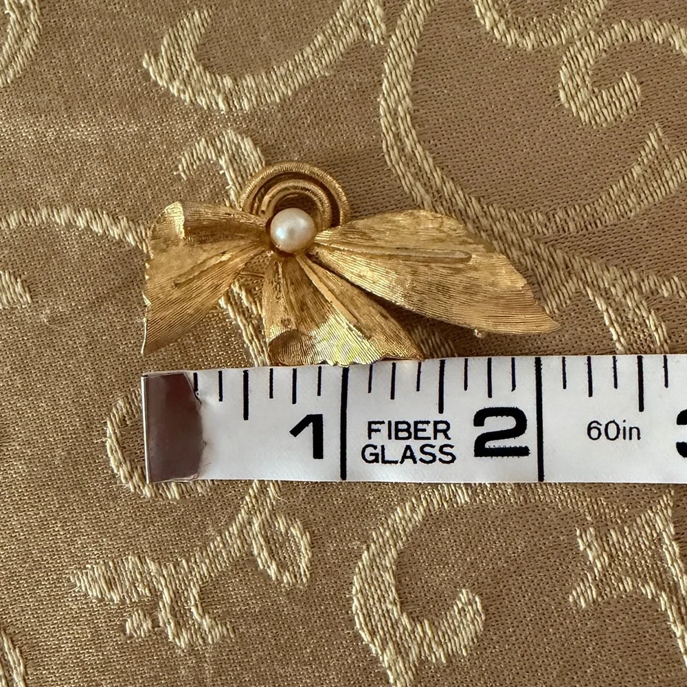 Vintage Gold Tone Bow Brooch with Pearl Accent | Classic Elegant Pin